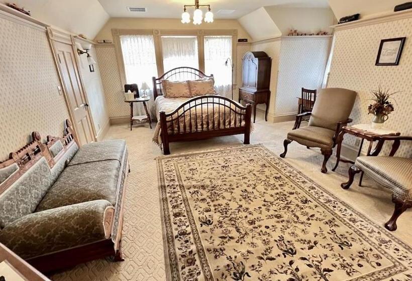 اتاق استاندارد, The Hancock House Bed & Breakfast Inn