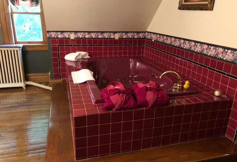 سوئیت با وان آب گرم, The Hancock House Bed & Breakfast Inn