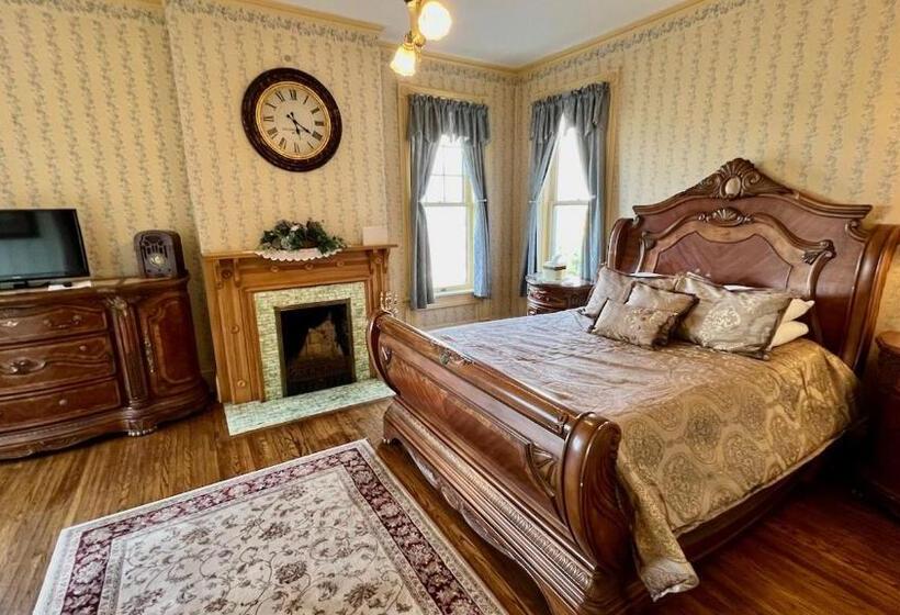 اتاق لوکس, The Hancock House Bed & Breakfast Inn