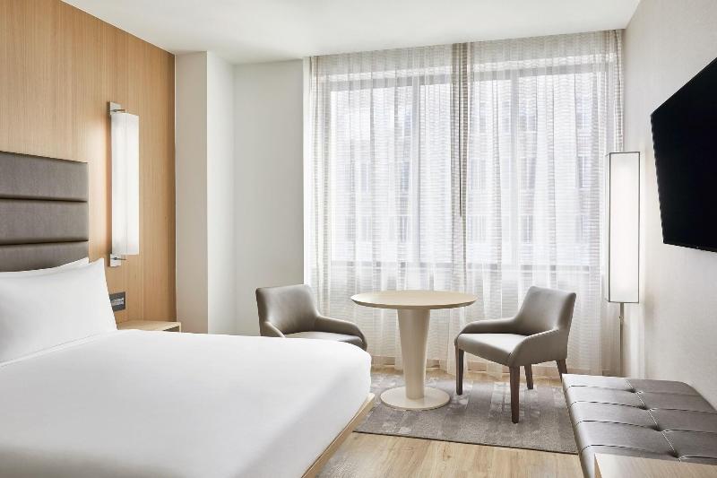 اتاق استاندارد با تخت بزرگ, Ac Hotel By Marriott Houston Downtown