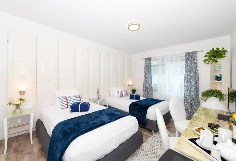 إستوديو سوبيريور, Norman S Hotel And Dining