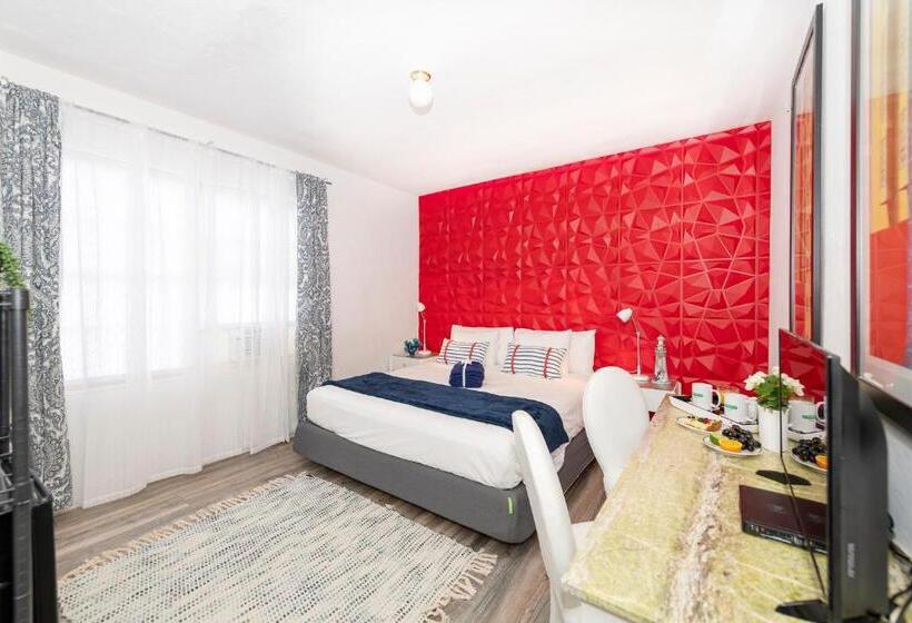 إستوديو قياسى, Norman S Hotel And Dining