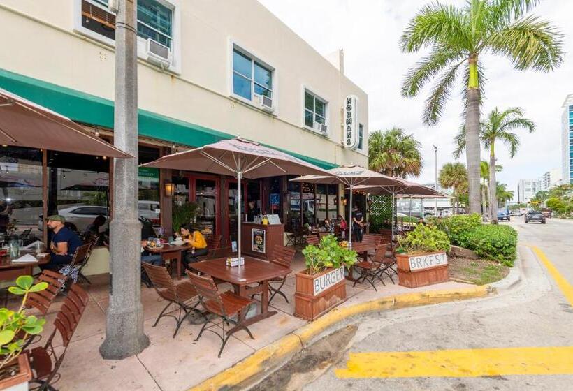 إستديو عائلى, Norman S Hotel And Dining