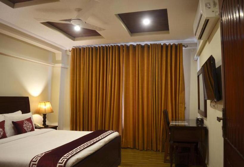 اتاق استاندارد با تخت بزرگ, Holiday Grand Resort Bhurban