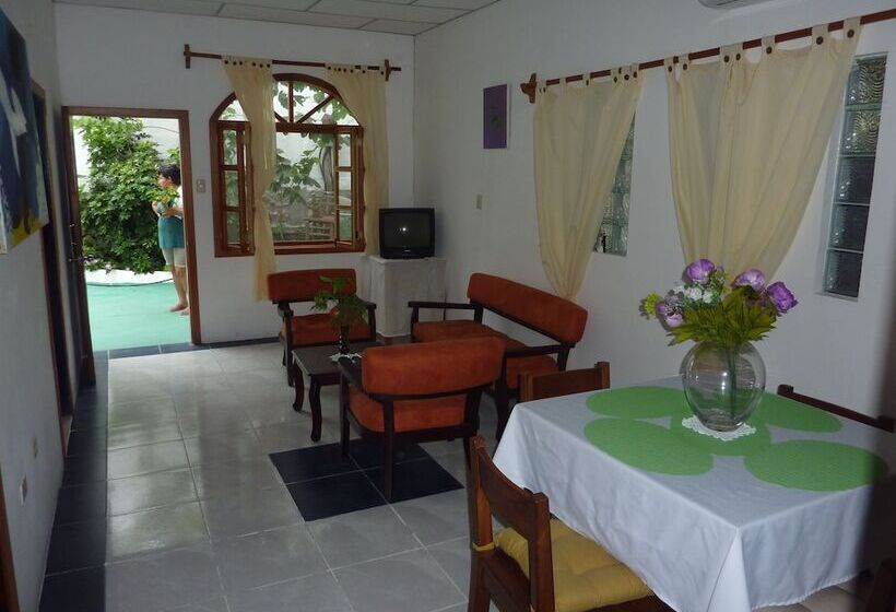 침실 2개 주택, The Galapagos Pearl B&b