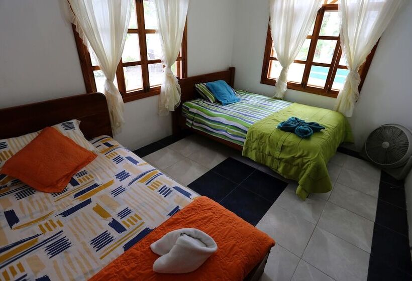 침실 2개 주택, The Galapagos Pearl B&b
