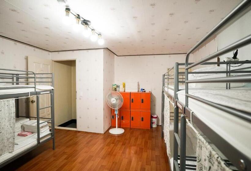 تختخواب در اتاق مشترک, Suncheon Namu Guesthouse