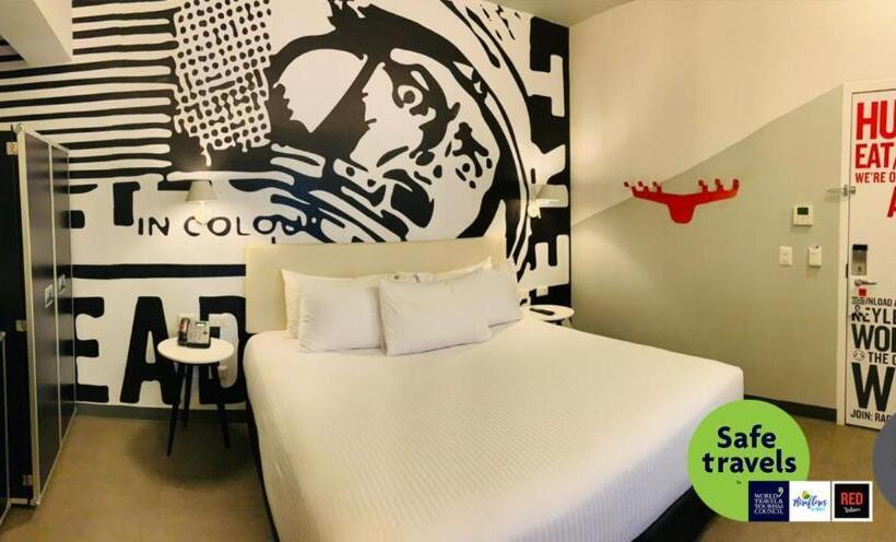 스탠다드 룸 킹사이즈 침대, Radisson Red Miraflores
