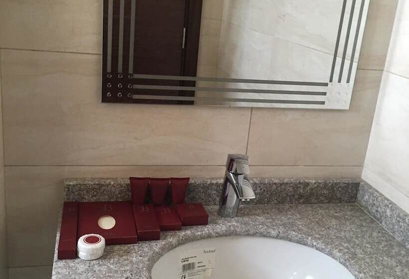 سوییت جونیور, Bristol Hotel Salalah