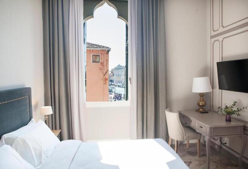 Standard room with outdoor bath, Palazzetto Foscari