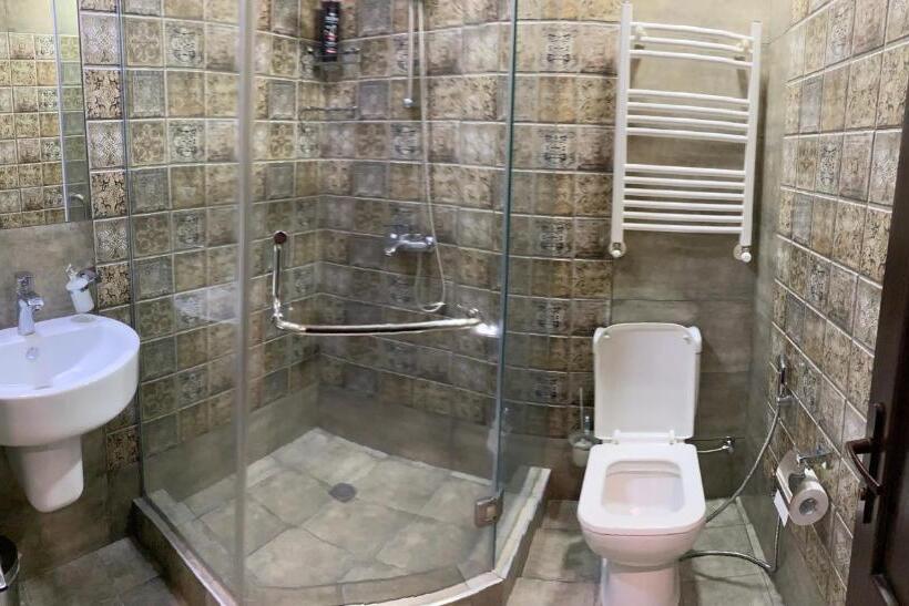 اتاق خانوادگی, Loft Host Yerevan