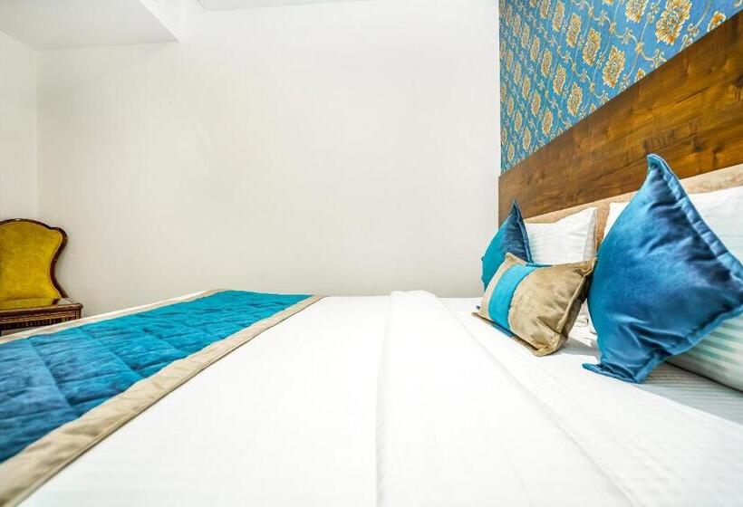 اتاق اجرایی, Amritsar Grand