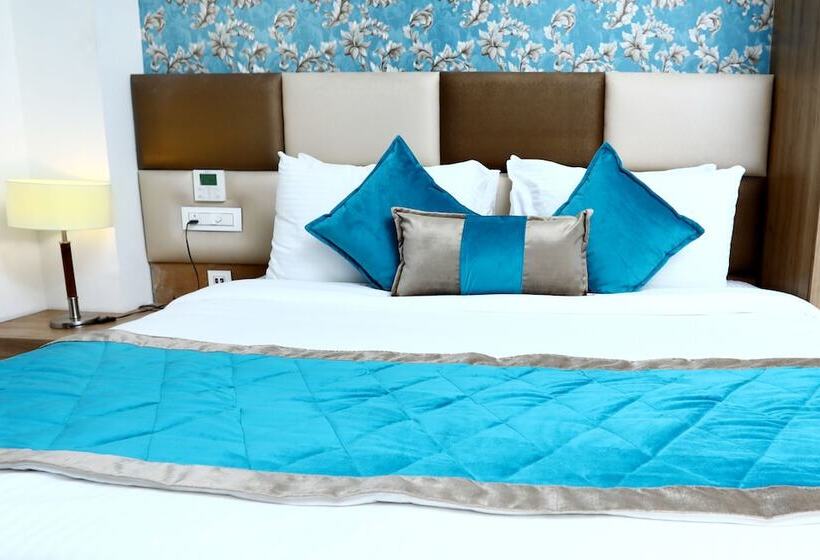 اتاق اجرایی, Amritsar Grand