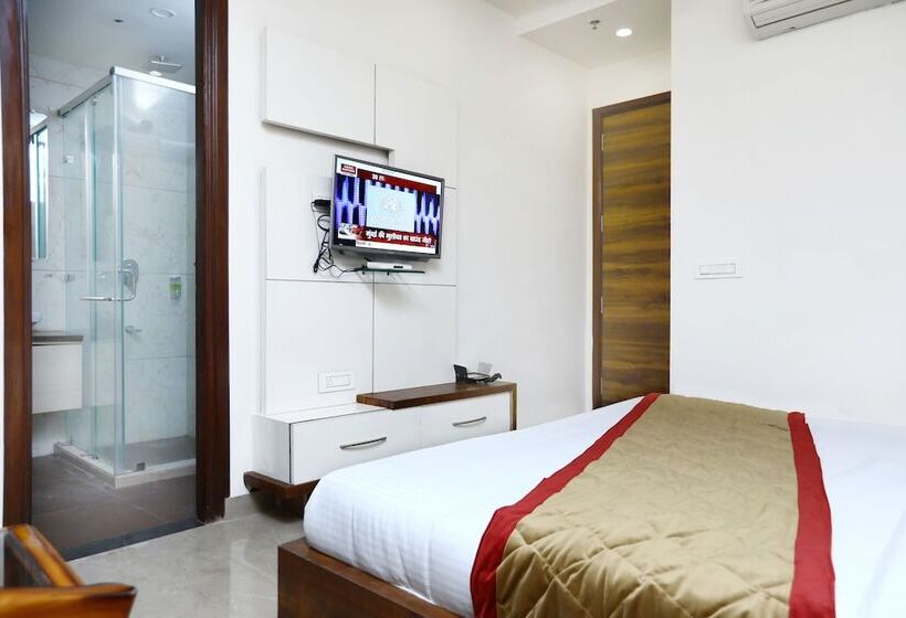 اتاق اجرایی, Amritsar Grand