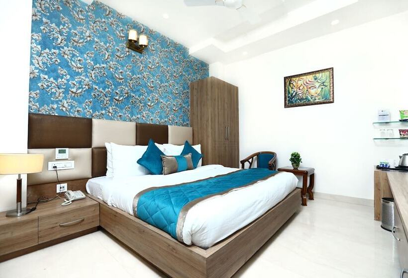 اتاق اجرایی, Amritsar Grand
