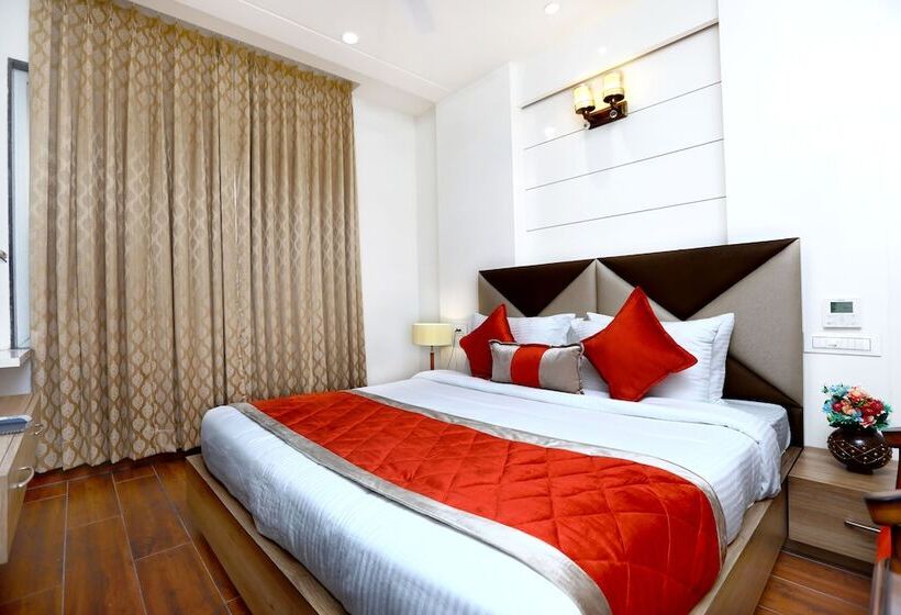 اتاق اجرایی, Amritsar Grand