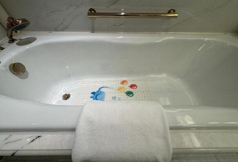 اتاق خانوادگی, Radisson Blu Forest Manor Shanghai Hongqiao   Near Necc
