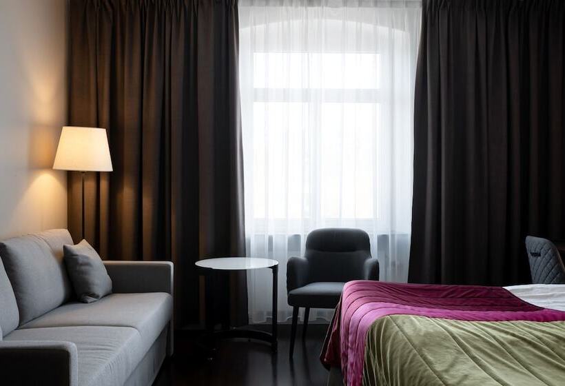 Superior Rum, Elite Stora Hotellet