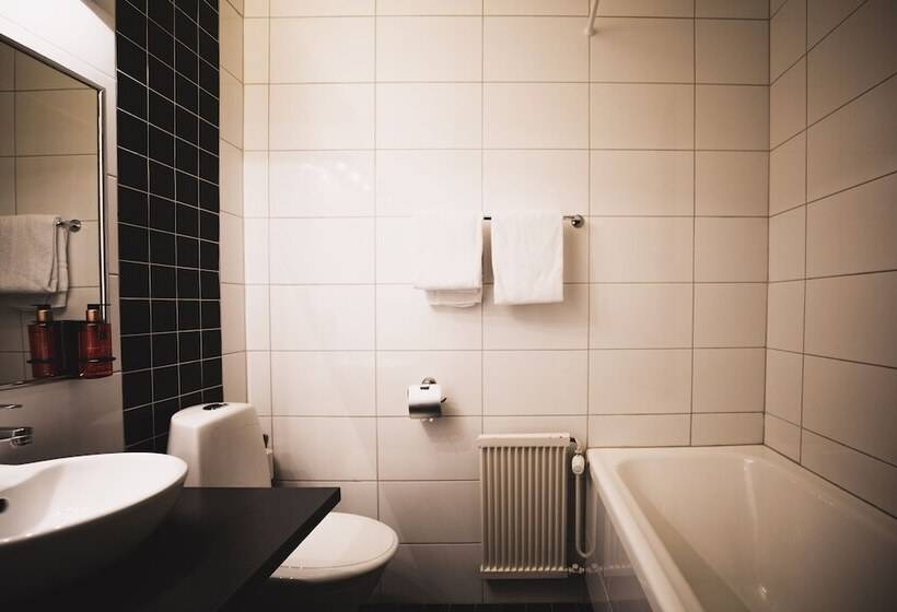غرفة عائلية, L Ostersund