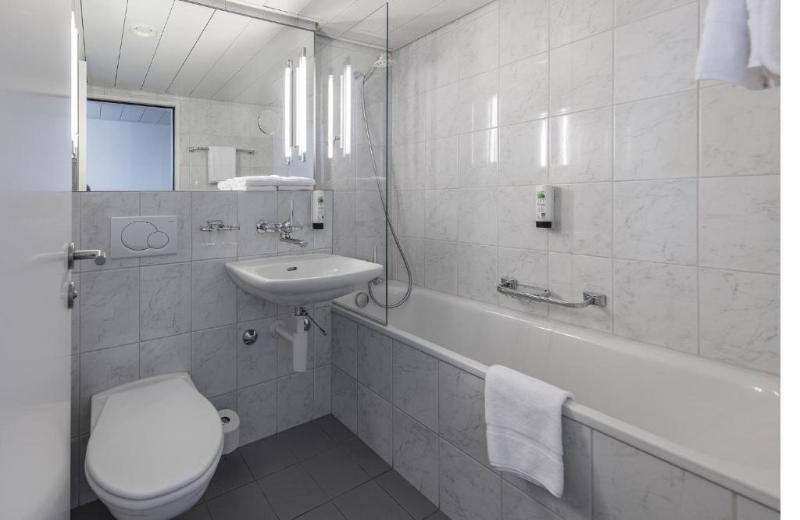 اتاق استاندارد با تخت بزرگ, Royal Hotel Zurich