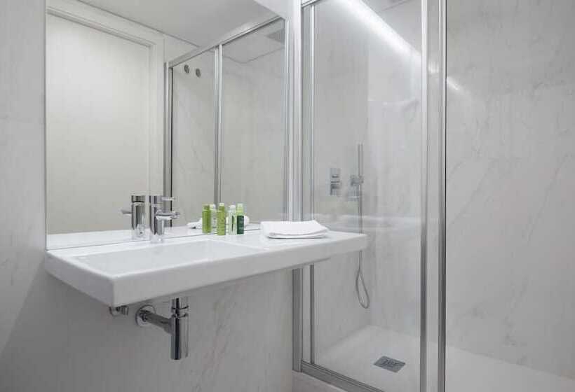 اتاق استاندارد چهار تخته, The Central House Lisbon Baixa