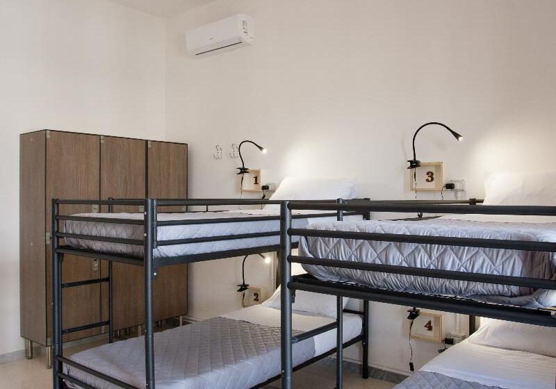 تختخواب در اتاق مشترک, Lobby Collective Hostel  Lecce