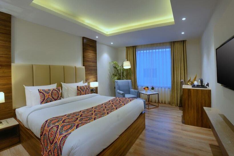 Номер Deluxe, Golden Tulip Agra
