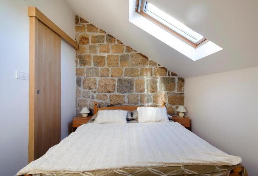 استودیوی استاندارد, La Perla Apartments