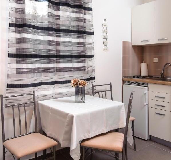 Economy Studio, La Perla Apartments
