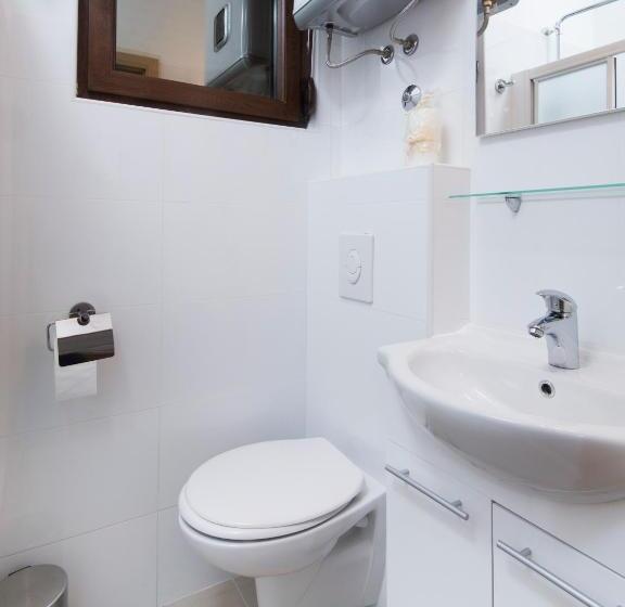 Economy Studio, La Perla Apartments