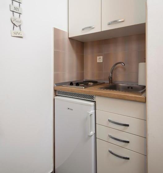 Economy Studio, La Perla Apartments