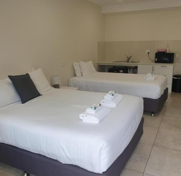 豪华三人间, Carlton Suites