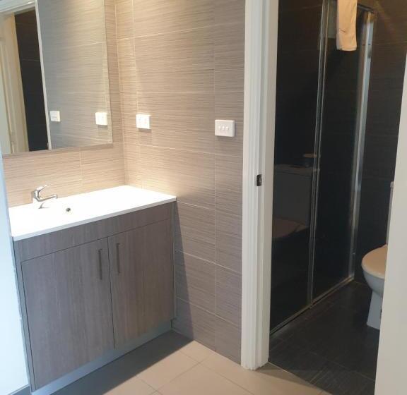 带大床的豪华间, Carlton Suites