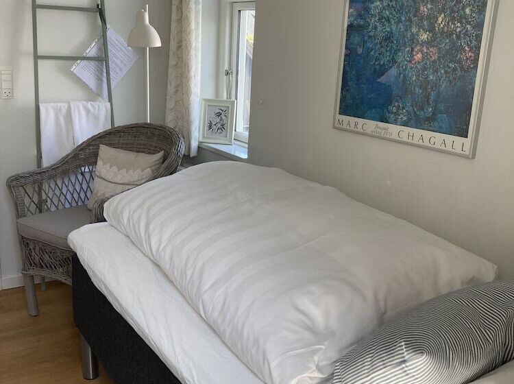 Номер Базовый Совметсный Санузел, Troense B&b By The Sea