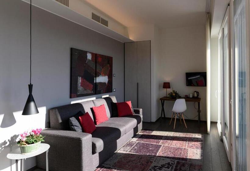 سوئیت جونیور با تراس, B&b The Attico