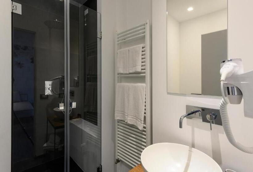 سوئیت جونیور با تراس, B&b The Attico