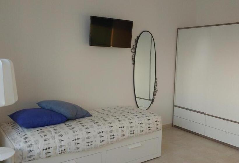 اتاق استاندارد چهار تخته, My Room In Trani