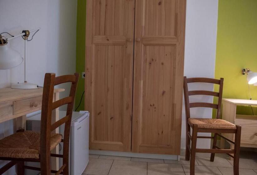 اتاق استاندارد سه نفره, My Room In Trani