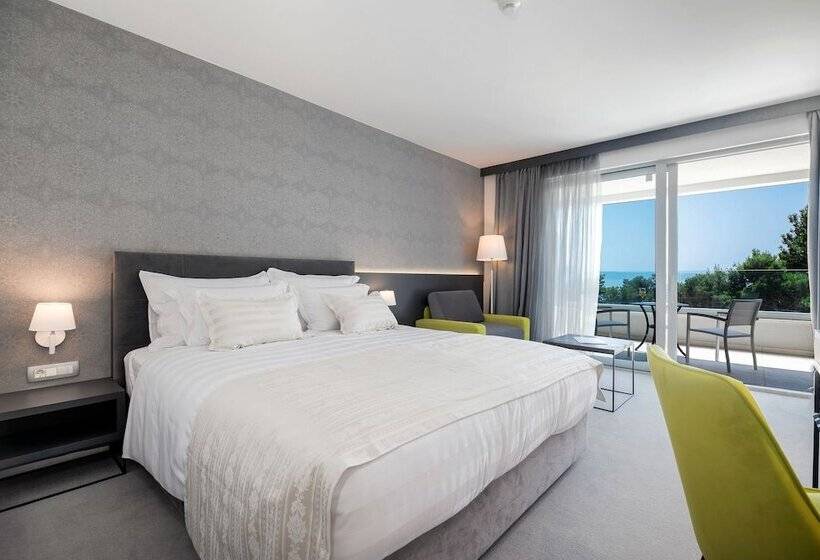 اتاق اساندارد با چشم‌انداز جانبی به دریا, Boutique Hotel Mirjam