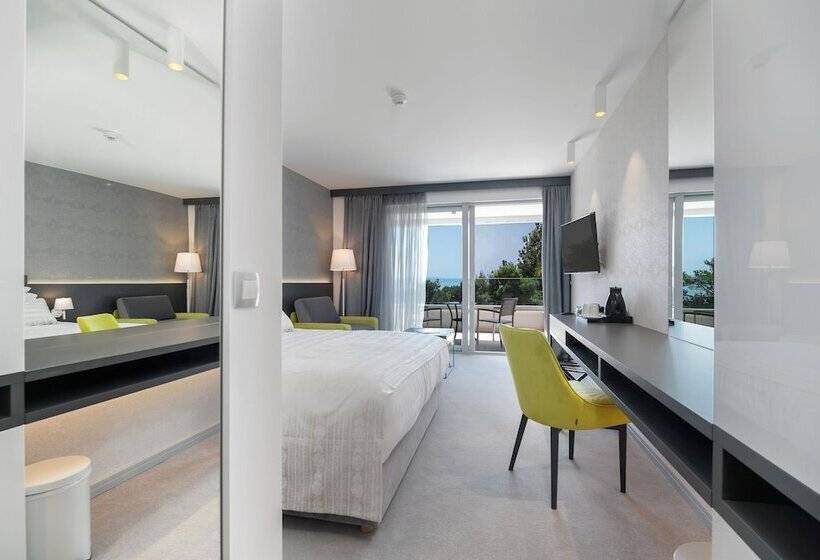 اتاق اساندارد با چشم‌انداز جانبی به دریا, Boutique Hotel Mirjam