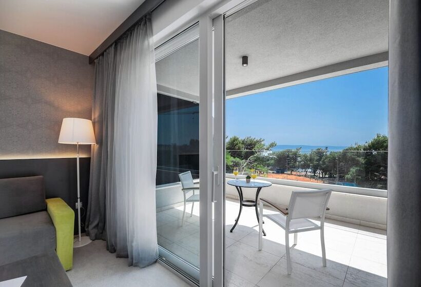 اتاق اساندارد با چشم‌انداز جانبی به دریا, Boutique Hotel Mirjam