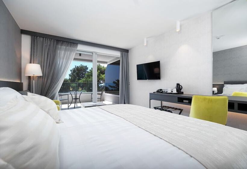 اتاق اساندارد با چشم‌انداز جانبی به دریا, Boutique Hotel Mirjam