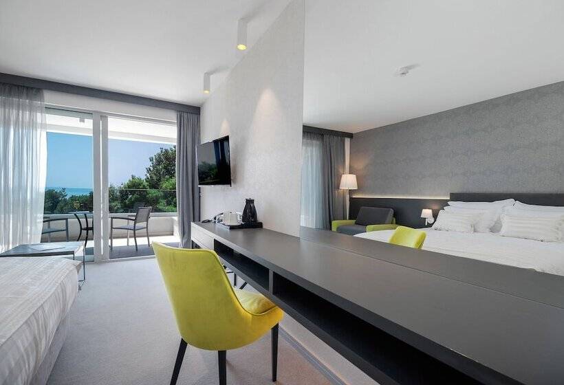 اتاق اساندارد با چشم‌انداز جانبی به دریا, Boutique Hotel Mirjam