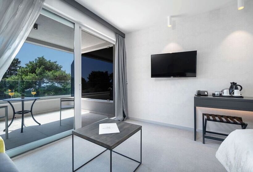 اتاق اساندارد با چشم‌انداز جانبی به دریا, Boutique Hotel Mirjam
