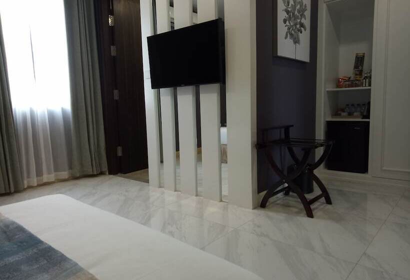 اتاق اکونومی, Vinny Boutique