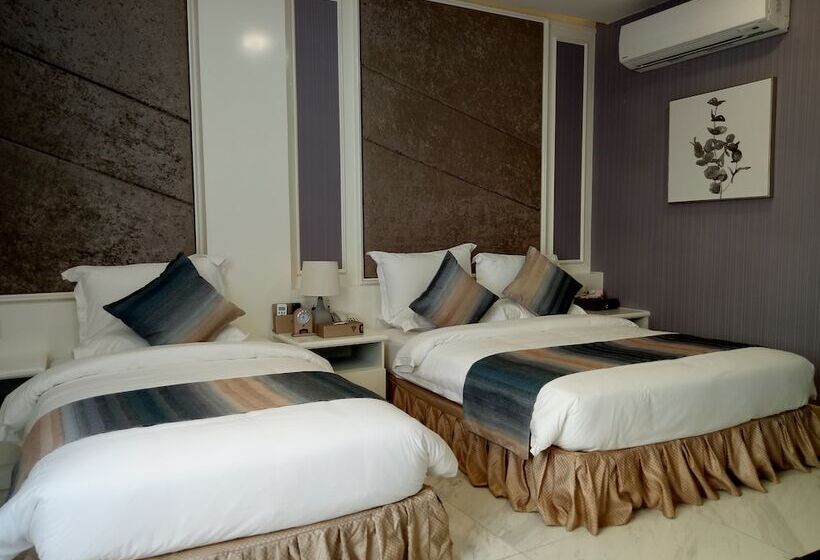 اتاق کلاسیک سه تخته, Vinny Boutique