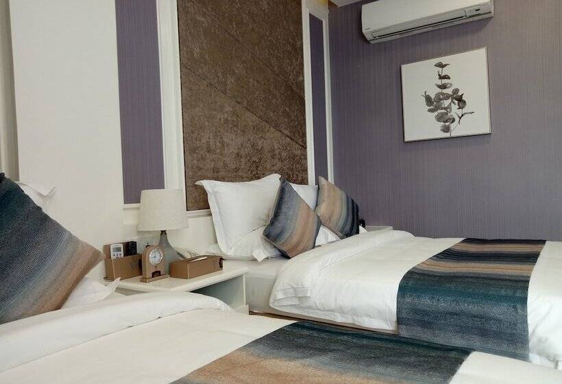 اتاق کلاسیک سه تخته, Vinny Boutique