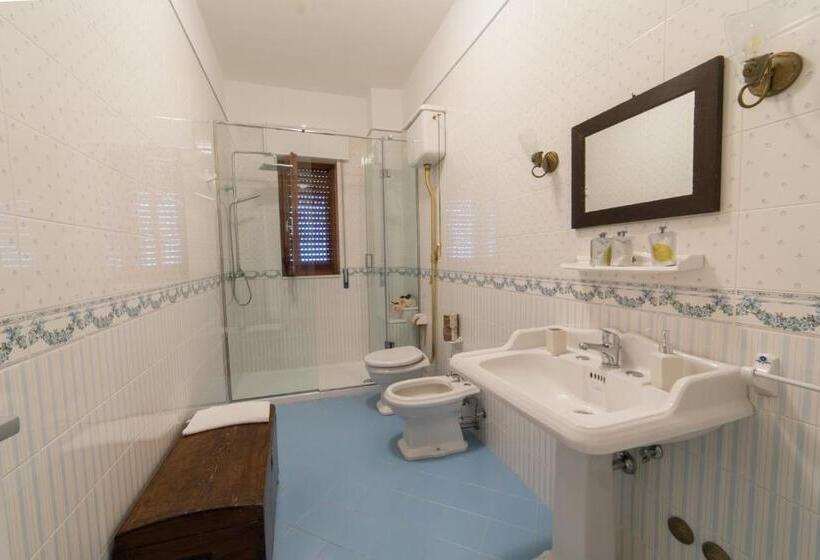 Семейный Номер Вид на Сад, B&b 1951
