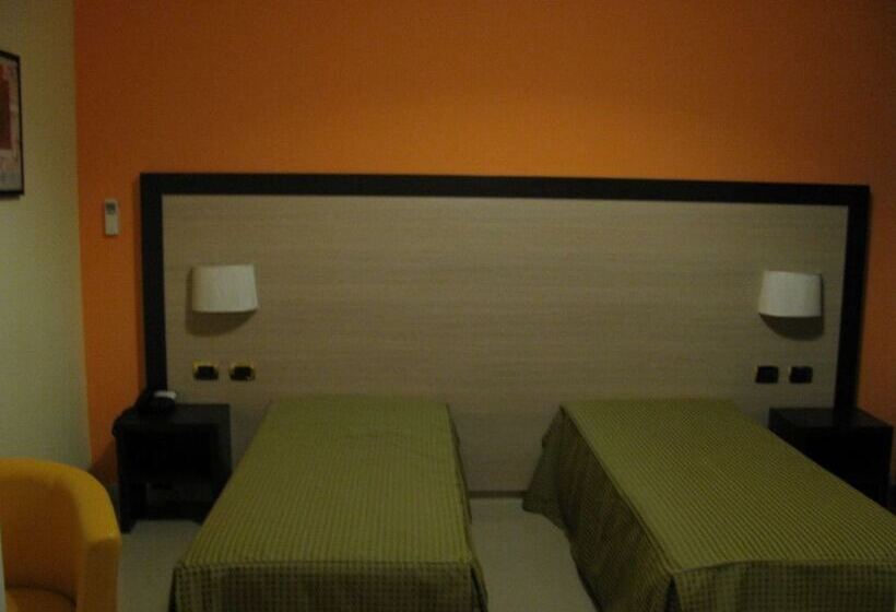 اتاق استاندارد چهار تخته, Albergo Roma