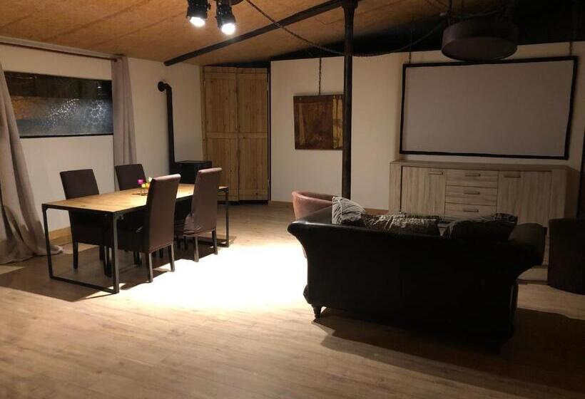 Студио Стандарт Кровать Кинг, Lomalienne